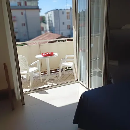 Carlo Hotel 2*
