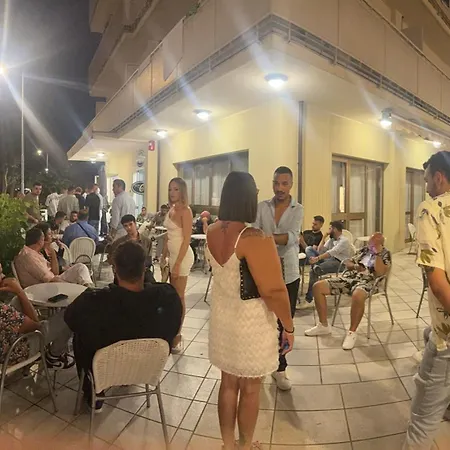 Ξενοδοχείο Carlo 2*