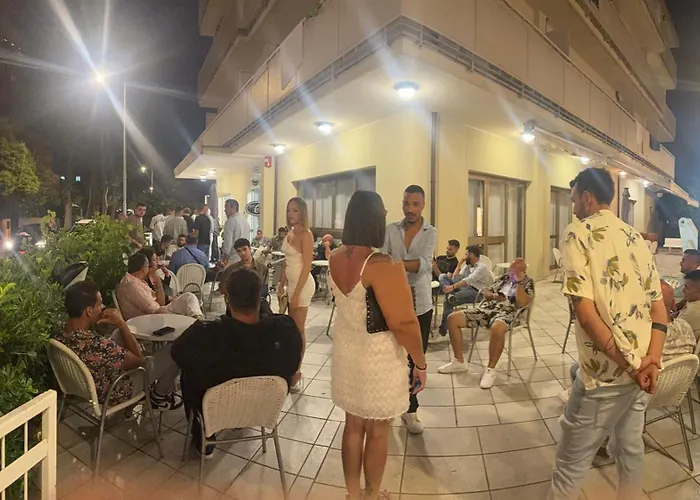Ξενοδοχείο Carlo 2*