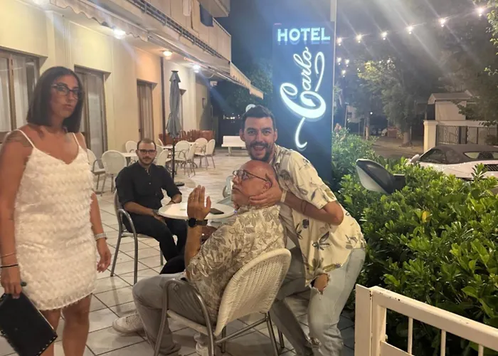 Ξενοδοχείο Carlo 2*